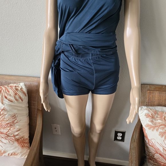 Sports wear - Picture 2 of 7